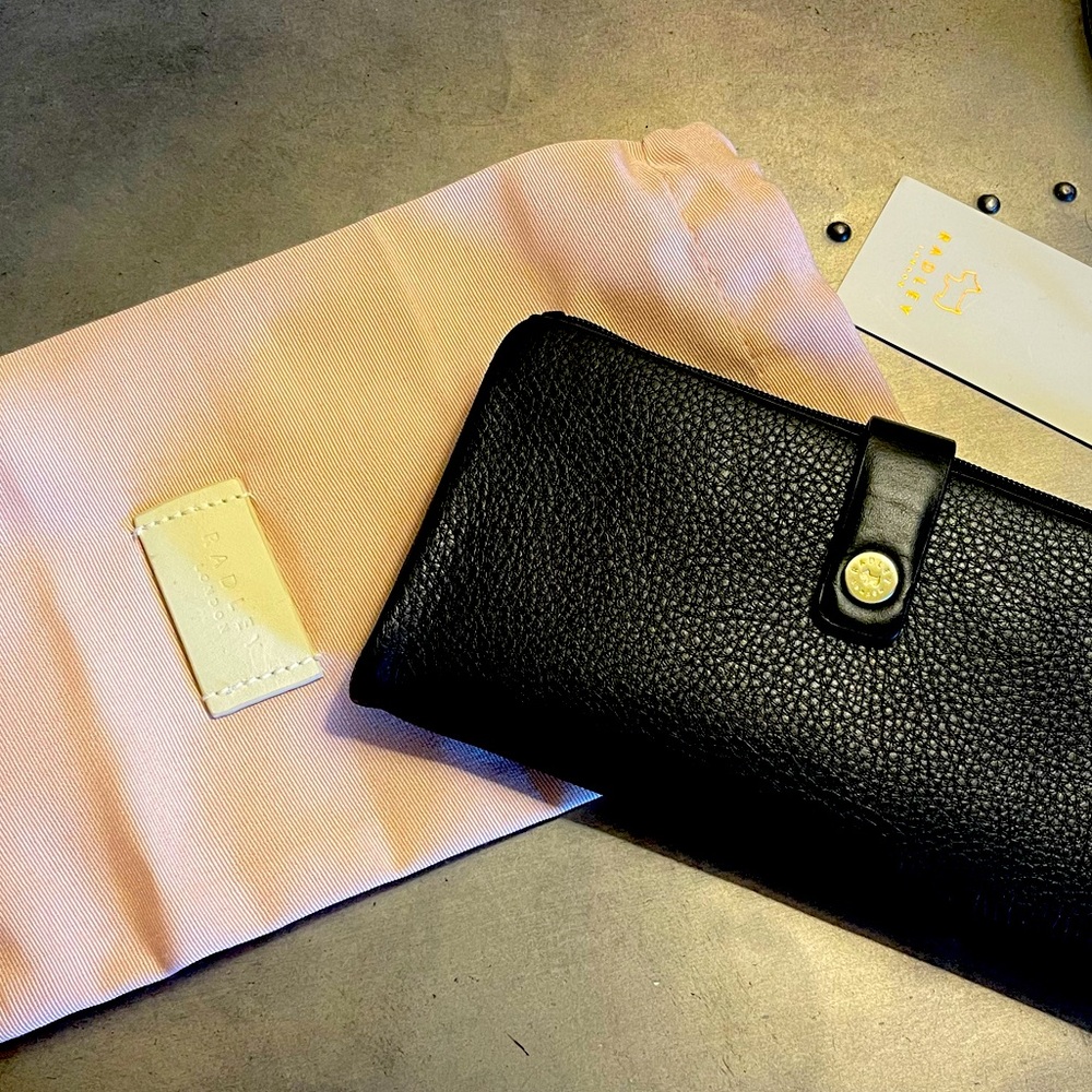 NWT! Never used. Great condition. RADLEY Wallet.